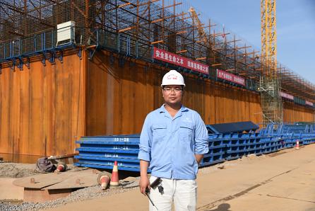 中交二航局连镇铁路项目部主墩架子队队长王通