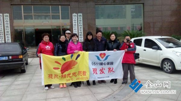 2015走进冠城敬老院,为老人理发