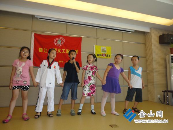 2014年走进冠城敬老院慰问演出