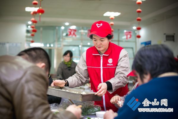 市社会福利院:索普义工为老人准备爱心午餐
