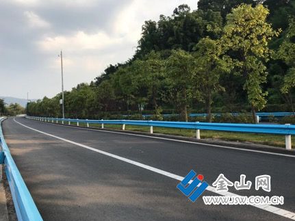 县县通高速后,给贵州带来了源源不断的客流。(孔华/摄)
