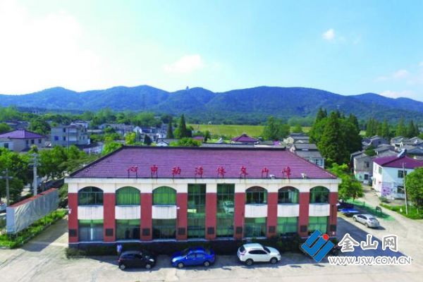 农村已建设有设施完备的文体活动中心。石小刚 摄