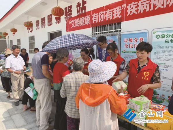 图为集中兑换活动现场。