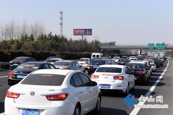沪蓉高速镇江段开始拥堵