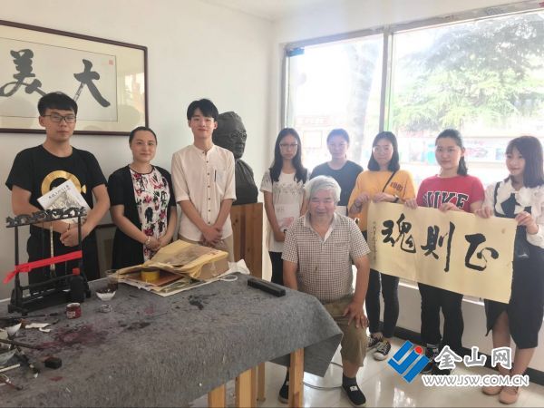 镇江高专吕凤子班学员拜访吕凤子后人——吕奇先生