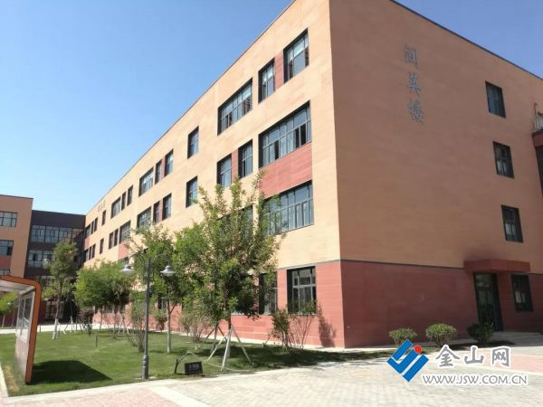 可克达拉镇江高级中学
