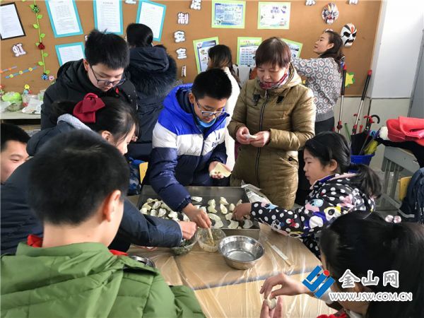 京口实小举办"迎新年 庆新春"包饺子活动_中国镇江金山网 国家一类