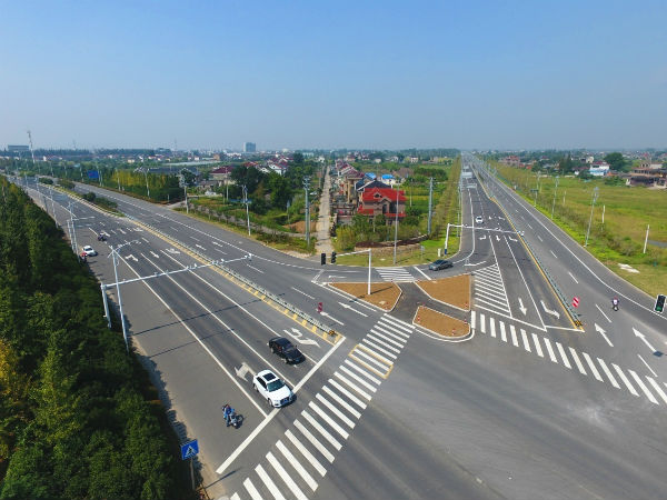 【走向我们的小康生活】打造"畅安舒美"公路环境 扬