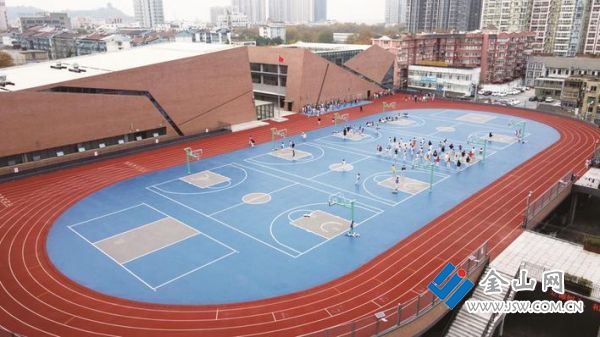 三中楼顶操场