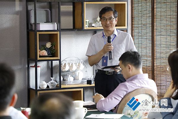 南京先声药业原副总裁查宝兴,南京轮廓服饰董事长崔勇等企业家就经典