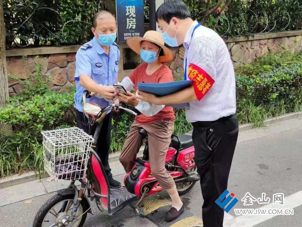 镇江市档案馆志愿者参与社区筛查工作(作者:王楚淞,电话:15805281566)