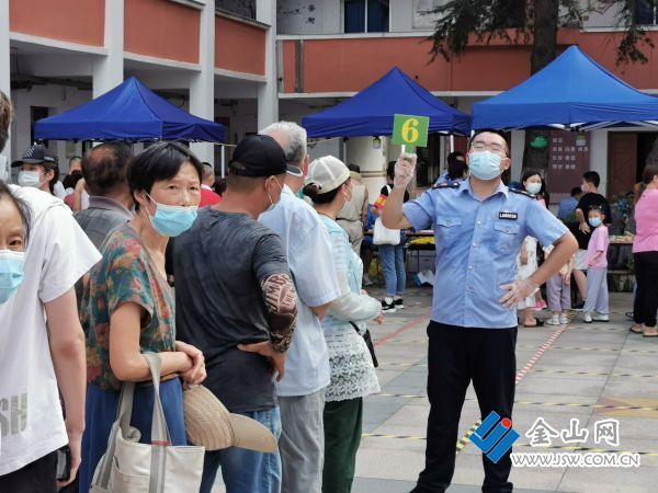 和平路街道全员核酸检测压力测试 桃园点位2