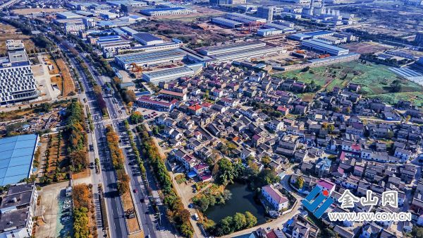 "镇南村紧邻镇江官塘新城和全市最大的农产品批发交易市场,地处丹徒区