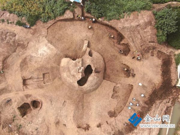 土墩墓現(xiàn)場(chǎng)圖