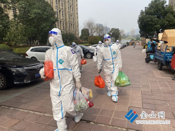 镇江公安全力筑牢抗疫铜墙铁壁