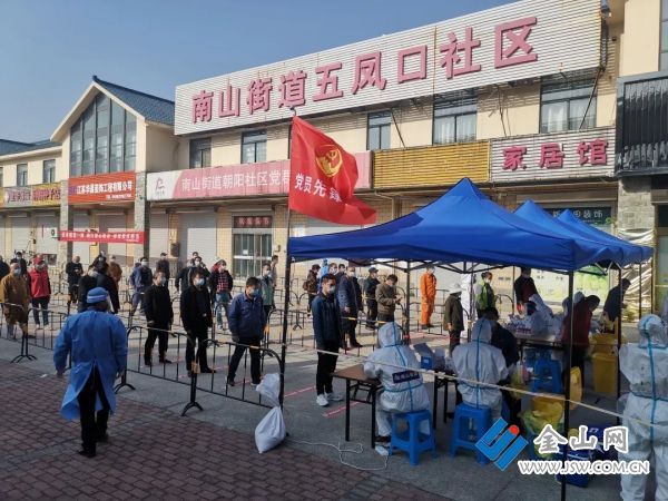 引導居民積極配合排隊