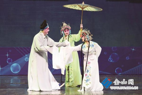 新編傳統(tǒng)揚劇《白蛇傳》(資料圖)