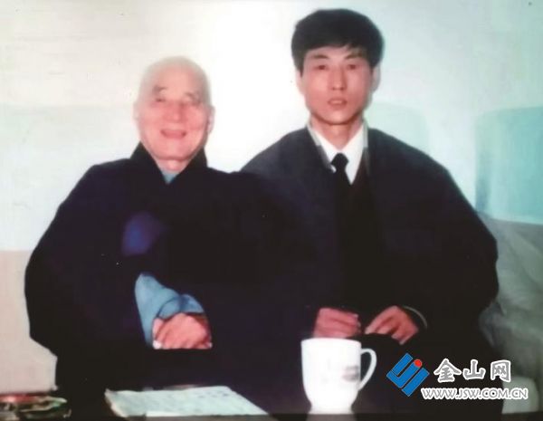 慈舟（左）與柳達(dá)合影