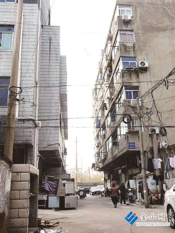 右側(cè)為原一枝春的位置 圖：任德發(fā) 攝