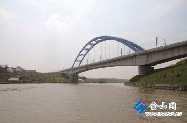 跨越大運河的鐵路橋