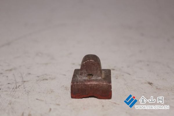 鎮(zhèn)江市燕子山M3東晉墓出土“蘭陵太守”石印