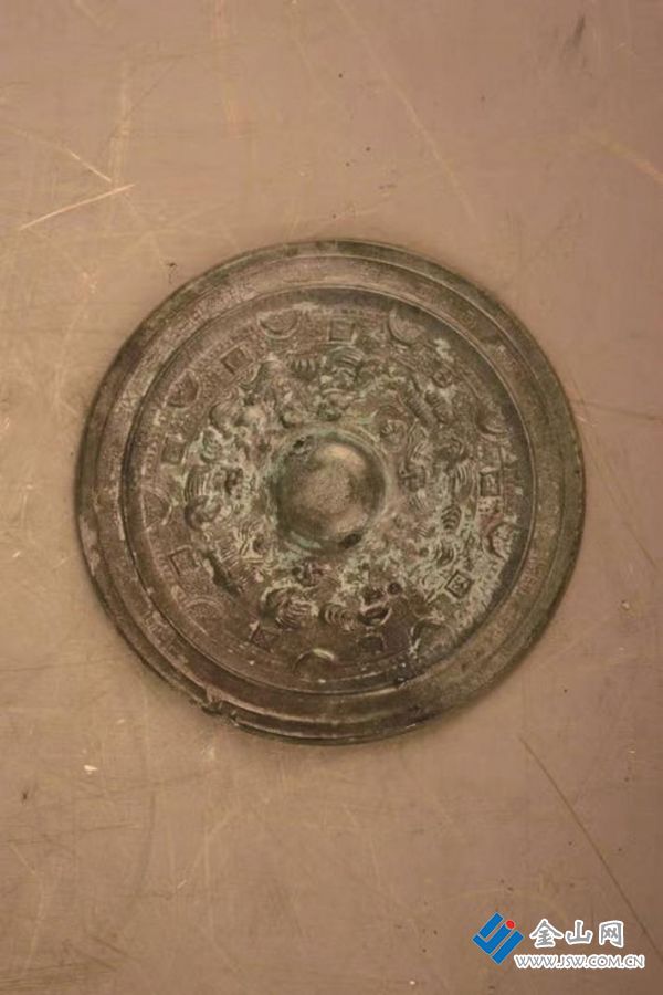 丹陽(yáng)出土三國(guó)吳赤烏紀(jì)年銅鏡