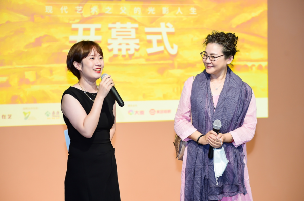图片15：图右为著名表演艺术家丛珊女士