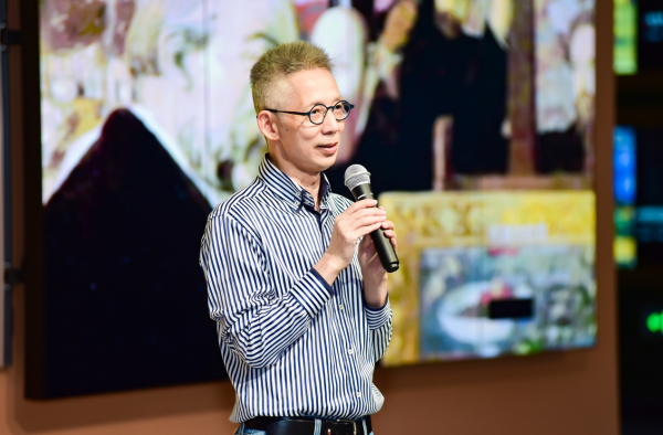 图片15：图中为著名主持人蒋昌建先生