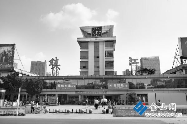 建于1978年的老镇江站