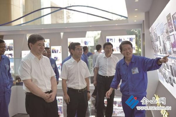 省法院党组副书记、副院长郑立新，镇江中院党组书记、院长刘亚军走访调研镇江船厂