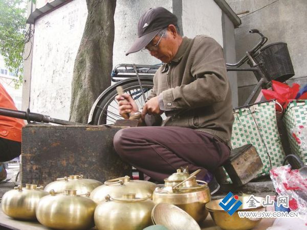 徐師傅在街頭操作