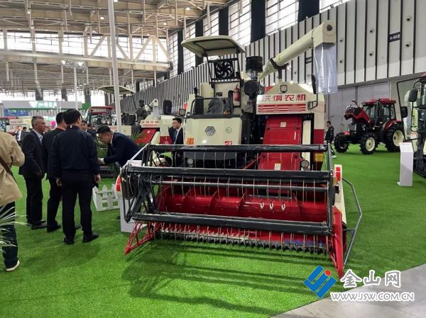 智能引领 “链”上同行 江苏镇江智能农机装备产业链发展蹄疾步稳_中国镇江金山网 国家一类新闻网站