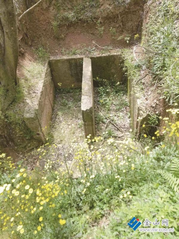 東鳳凰山下靳貴墓葬