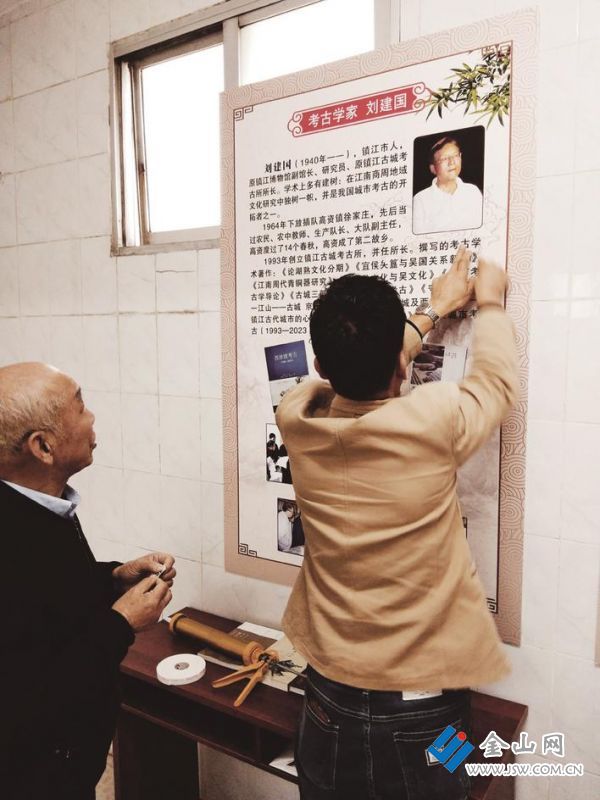 修改展板內(nèi)容