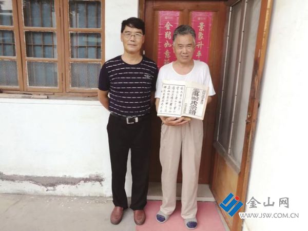 盧政（左）采訪蒯梅松老人