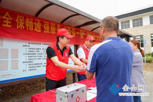 交通公路部門保障“雙節”期間群眾行路安暢1