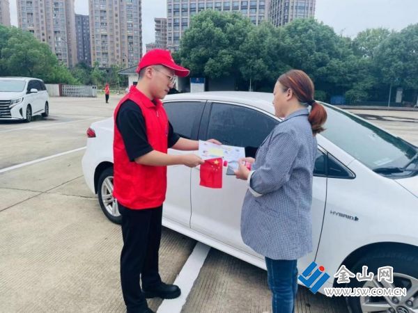 交通公路部門保障“雙節”期間群眾行路安暢2