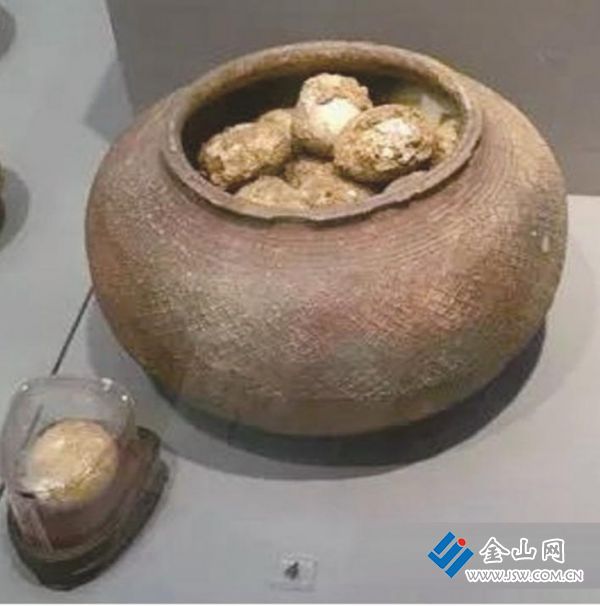 句容浮山西周古墓中出土的鴨蛋 圖：蔣國(guó)清 提供