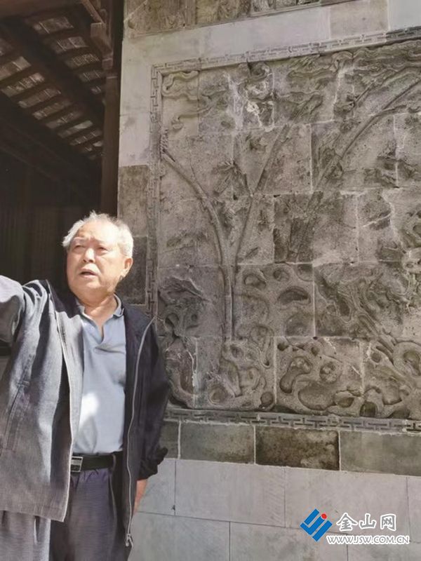 熱心介紹的蕭旭東