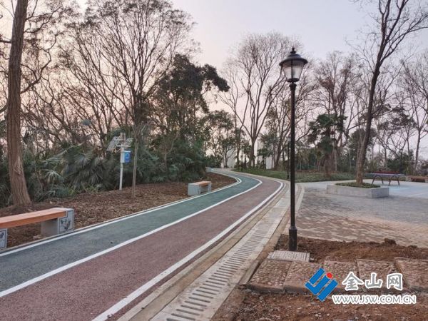 寶蓋山頂健身跑道 圖:朱昌勤 攝