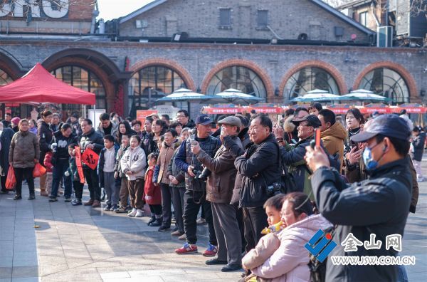 《龙腾西津 年货大集》（6）2024-1-28-镇江西津渡--苏建新摄-13815156368_副本1