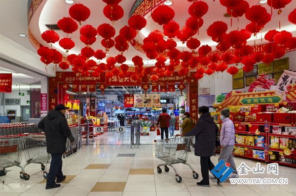 《年货大街购物忙1》2024-01-29，摄于镇江大润发，朱武江拍摄