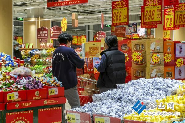 《年货大街购物忙5》2024-01-29，摄于镇江大润发，朱武江拍摄