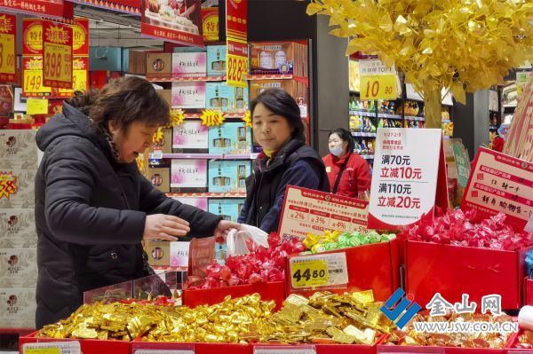 《年货大街购物忙6》2024-01-29，摄于镇江大润发，朱武江拍摄