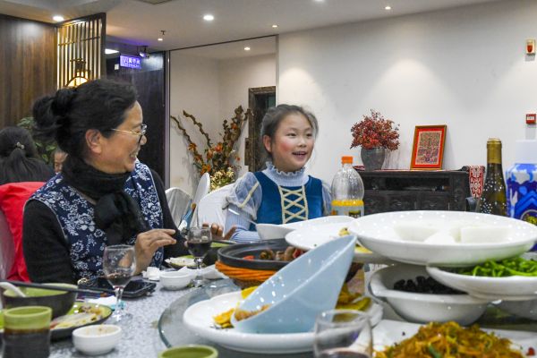 《浓浓祖孙情2》2024-01-19，摄于镇江穗丰大酒店,朱武江拍摄
