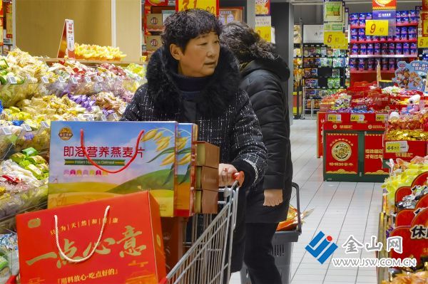《年货大街购物忙6》2024-01-29，摄于镇江大润发，朱武江拍摄
