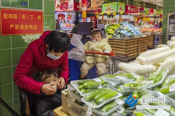《年货大街购物忙8》2024-01-29，摄于镇江大润发，朱武江拍摄