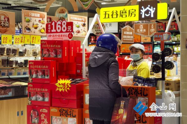 《年货大街购物忙9》2024-01-29，摄于镇江大润发，朱武江拍摄