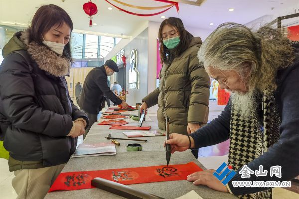 《迎春纳福》2024-01-28，摄于镇江苏宁广场，朱武江拍摄