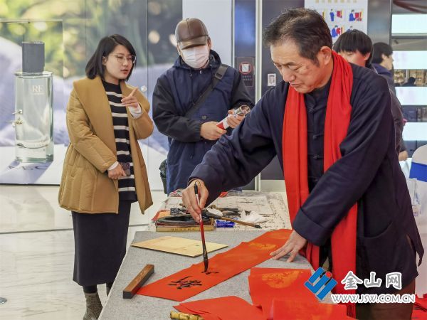 《新年新气象》2024-01-28，摄于镇江苏宁广场，朱武江拍摄